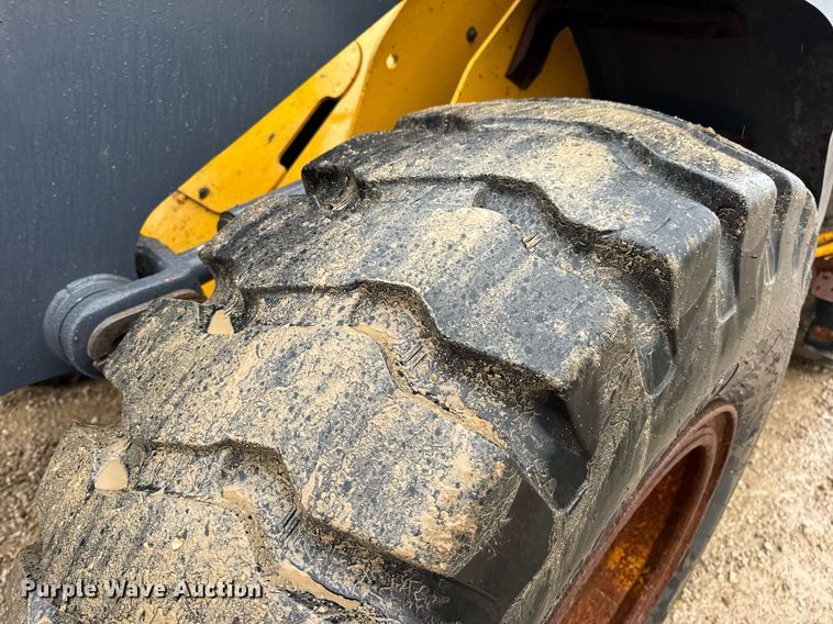 image for item DV4179 2005 John Deere 444J wheel loader