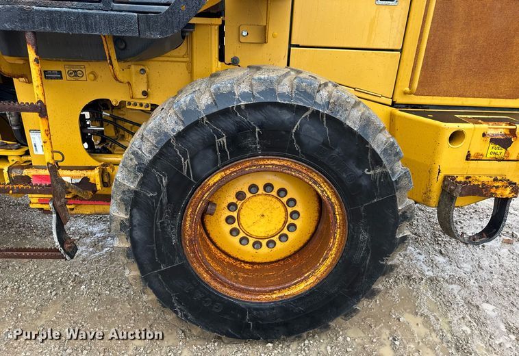 image for item DV4179 2005 John Deere 444J wheel loader