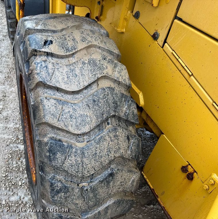 image for item DV4179 2005 John Deere 444J wheel loader
