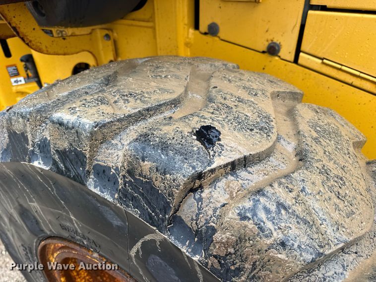 image for item DV4179 2005 John Deere 444J wheel loader