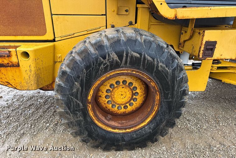 image for item DV4179 2005 John Deere 444J wheel loader