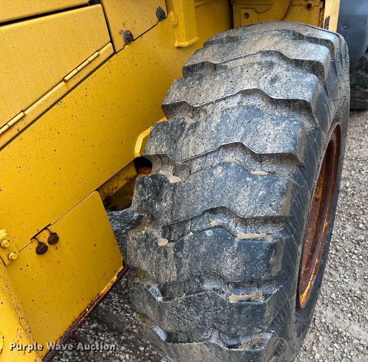 image for item DV4179 2005 John Deere 444J wheel loader