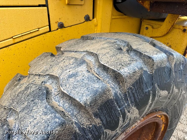 image for item DV4179 2005 John Deere 444J wheel loader