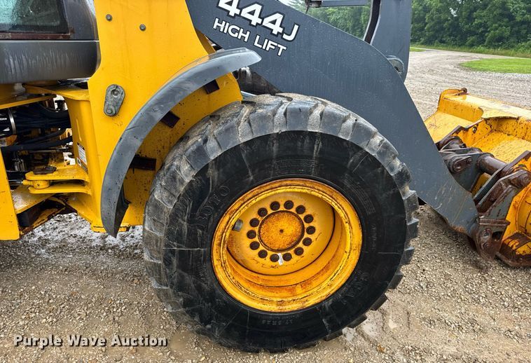 image for item DV4179 2005 John Deere 444J wheel loader