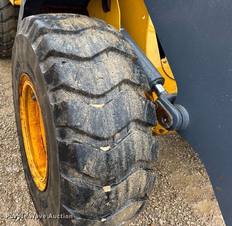 image for item DV4179 2005 John Deere 444J wheel loader