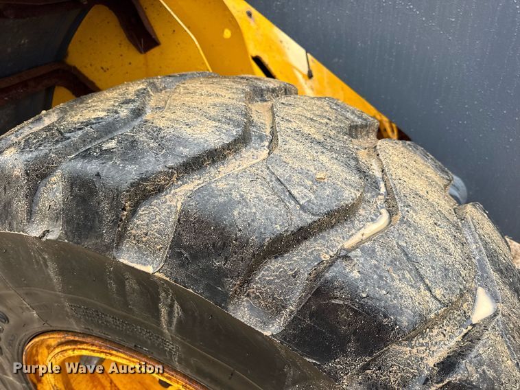 image for item DV4179 2005 John Deere 444J wheel loader