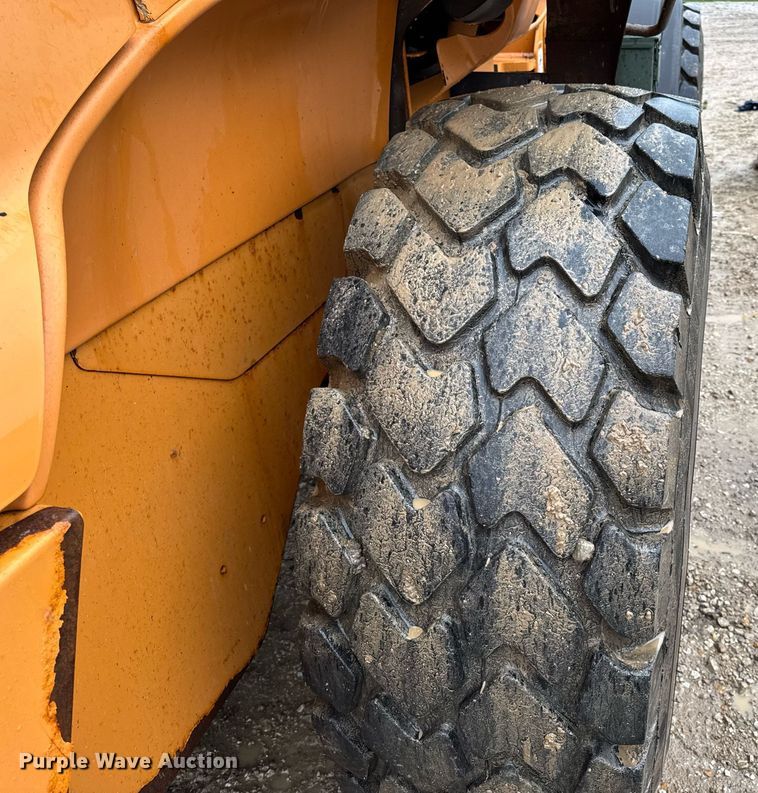 image for item DV4180 2011 Case 621E wheel loader