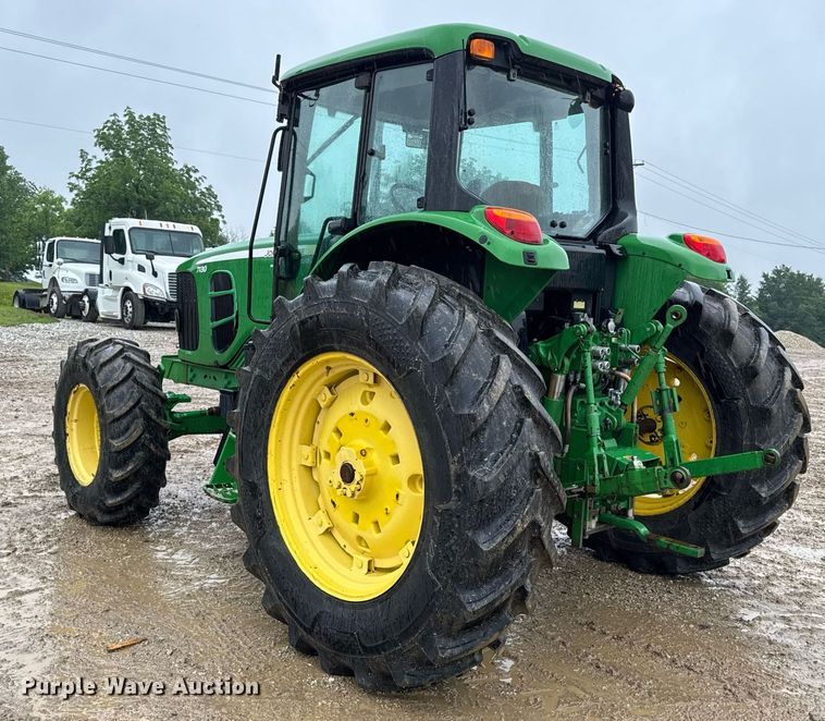 image for item DV4183 2010 John Deere 7130 MFWD tractor