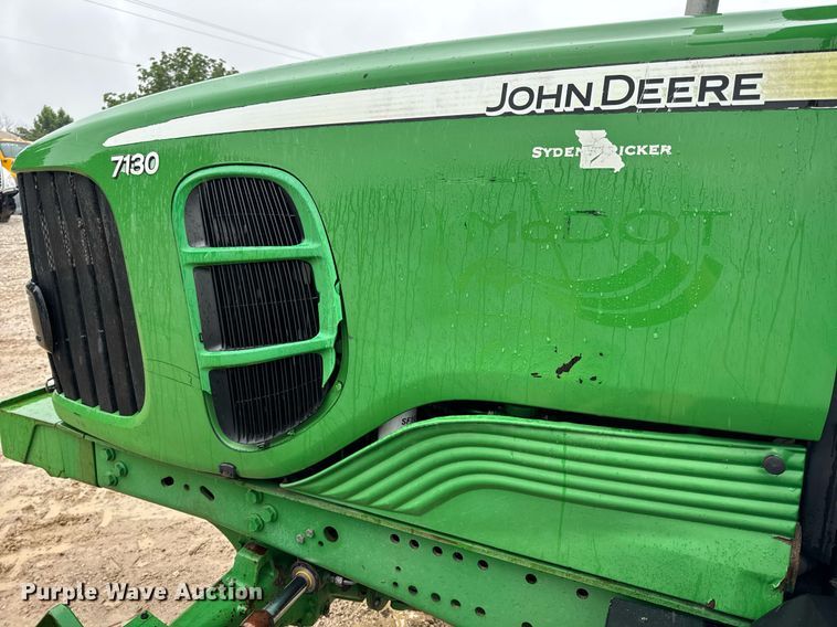 image for item DV4183 2010 John Deere 7130 MFWD tractor