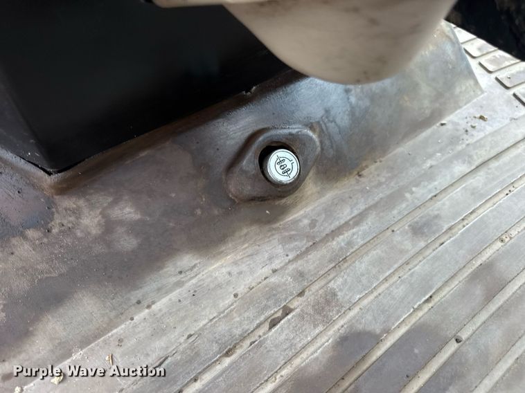 image for item DV4183 2010 John Deere 7130 MFWD tractor