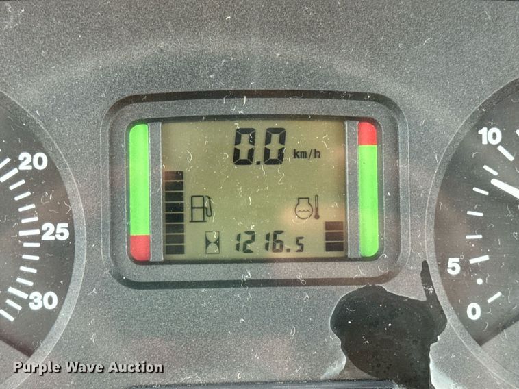 image for item DV4183 2010 John Deere 7130 MFWD tractor