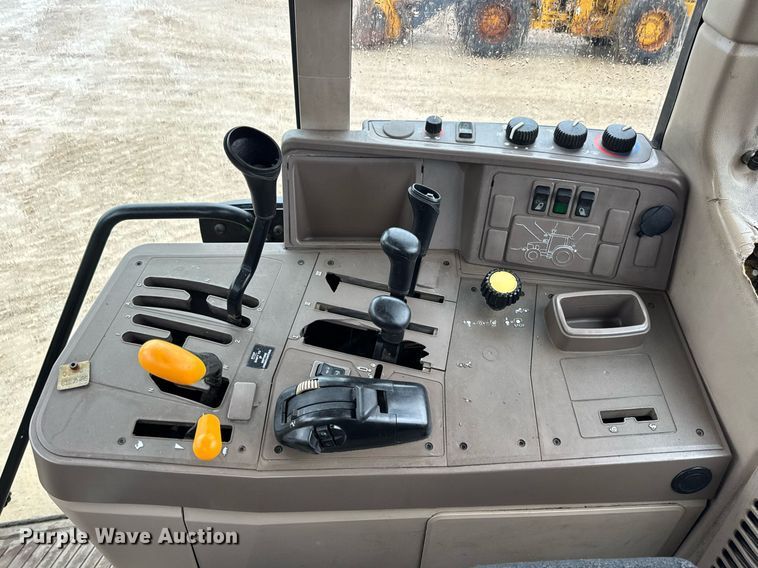 image for item DV4183 2010 John Deere 7130 MFWD tractor