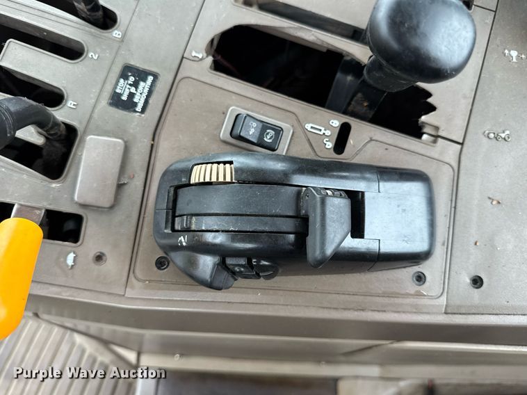 image for item DV4183 2010 John Deere 7130 MFWD tractor