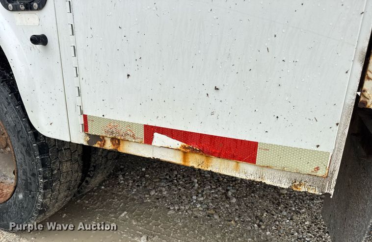 image for item DV4204 2002 Ford F550 Super Duty XL bucket truck