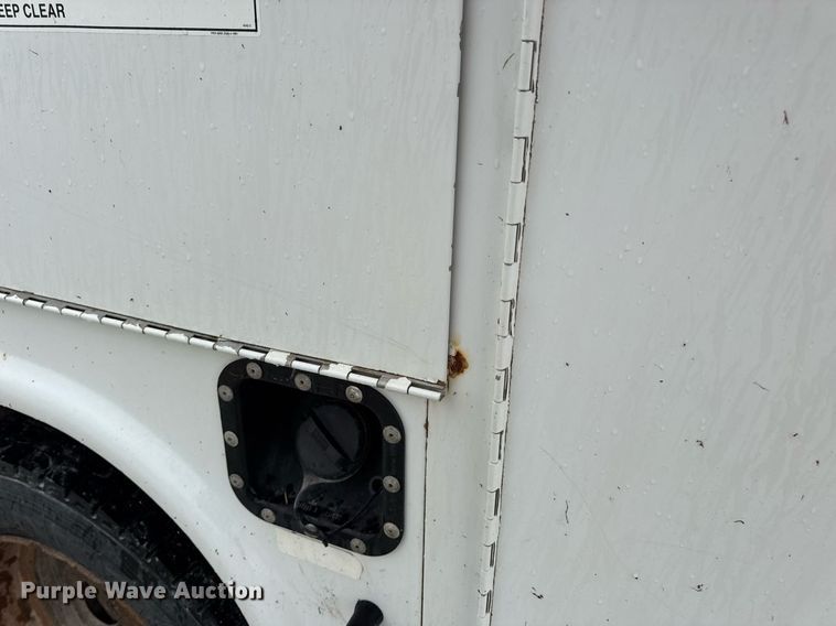 image for item DV4204 2002 Ford F550 Super Duty XL bucket truck