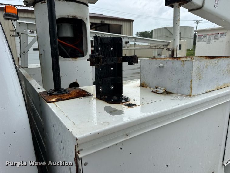 image for item DV4204 2002 Ford F550 Super Duty XL bucket truck