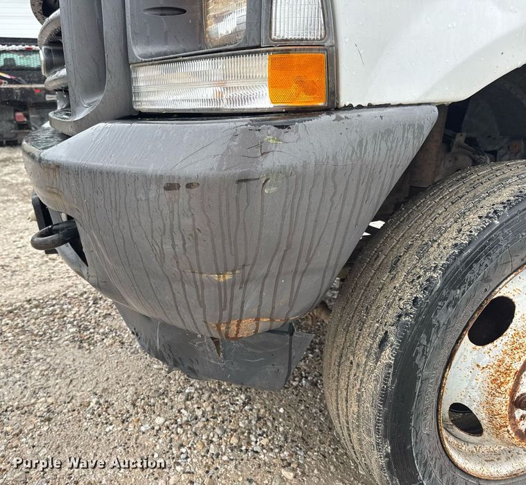 image for item DV4204 2002 Ford F550 Super Duty XL bucket truck