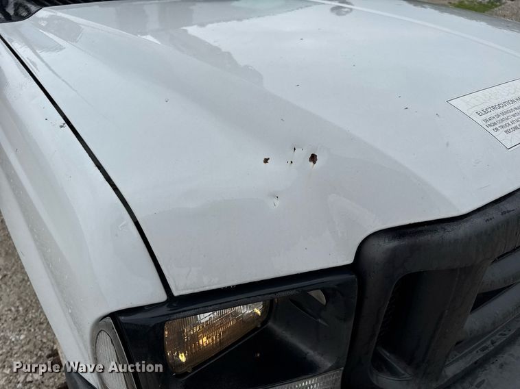 image for item DV4204 2002 Ford F550 Super Duty XL bucket truck