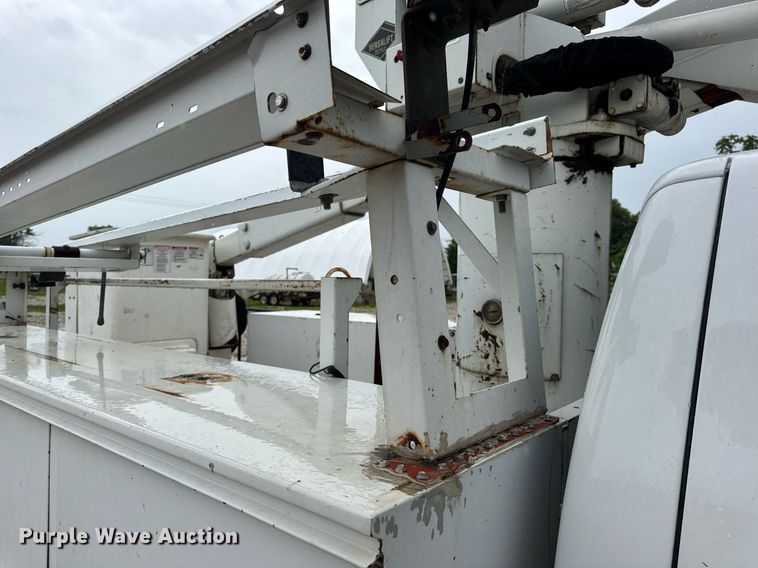 image for item DV4204 2002 Ford F550 Super Duty XL bucket truck