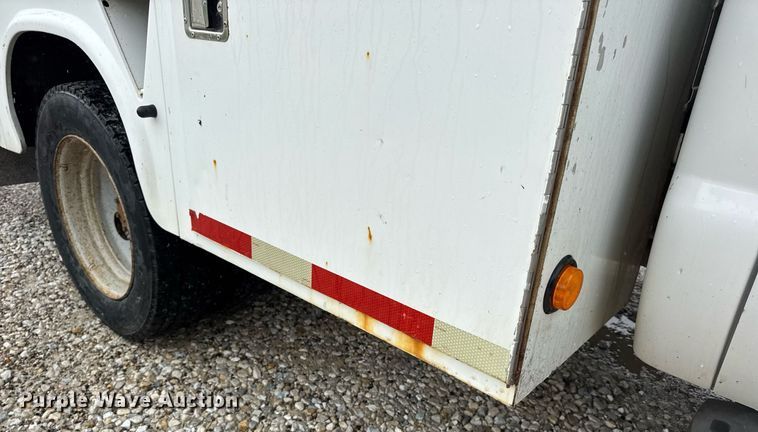 image for item DV4204 2002 Ford F550 Super Duty XL bucket truck