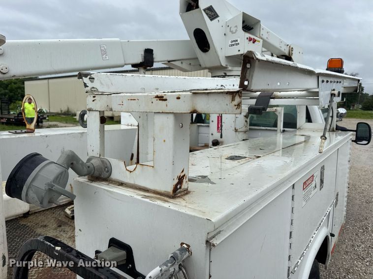 image for item DV4204 2002 Ford F550 Super Duty XL bucket truck