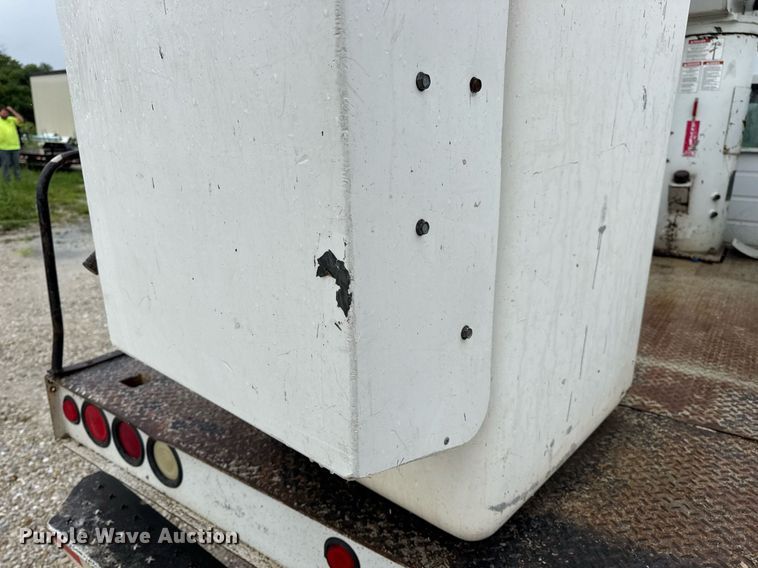 image for item DV4204 2002 Ford F550 Super Duty XL bucket truck