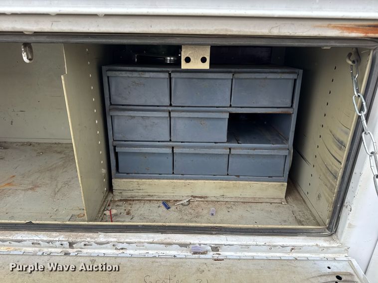 image for item DV4204 2002 Ford F550 Super Duty XL bucket truck