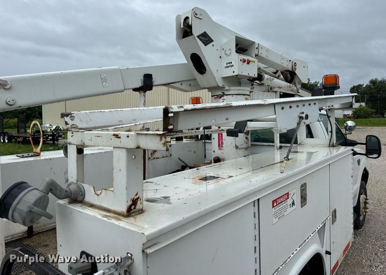image for item DV4204 2002 Ford F550 Super Duty XL bucket truck
