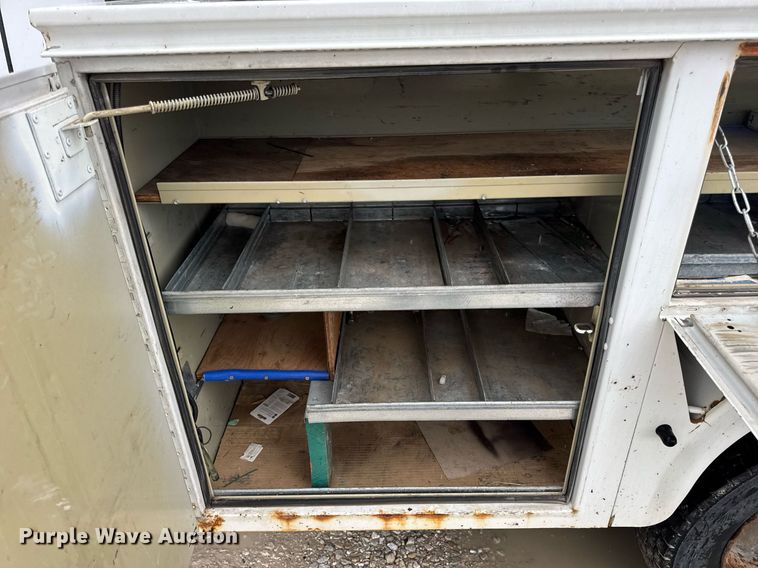 image for item DV4204 2002 Ford F550 Super Duty XL bucket truck