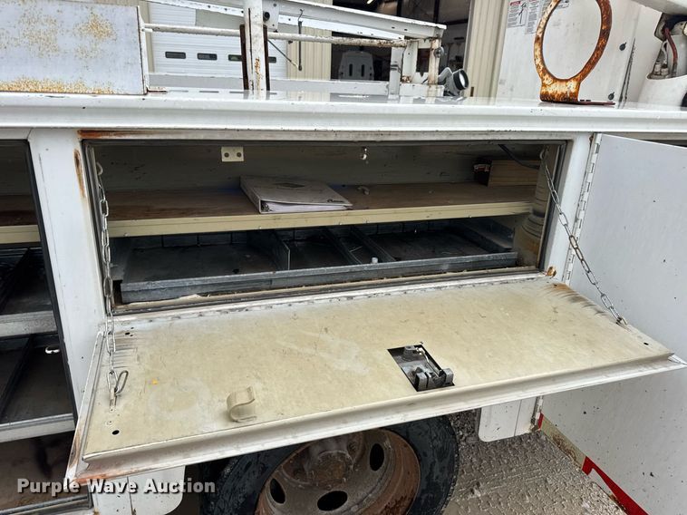 image for item DV4204 2002 Ford F550 Super Duty XL bucket truck