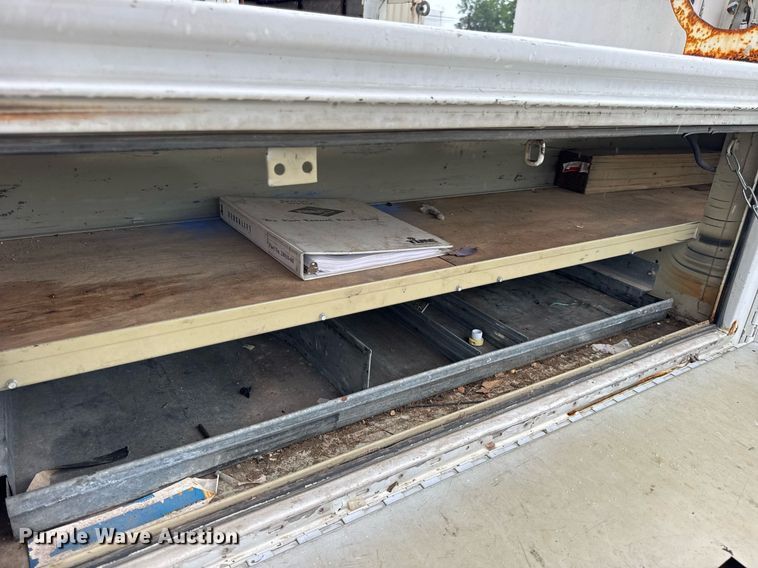 image for item DV4204 2002 Ford F550 Super Duty XL bucket truck