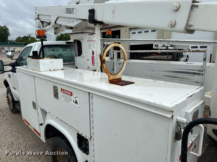 image for item DV4204 2002 Ford F550 Super Duty XL bucket truck