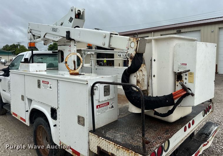 image for item DV4204 2002 Ford F550 Super Duty XL bucket truck