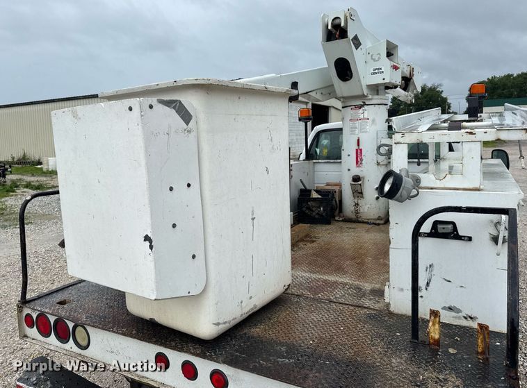 image for item DV4204 2002 Ford F550 Super Duty XL bucket truck