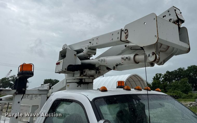 image for item DV4204 2002 Ford F550 Super Duty XL bucket truck