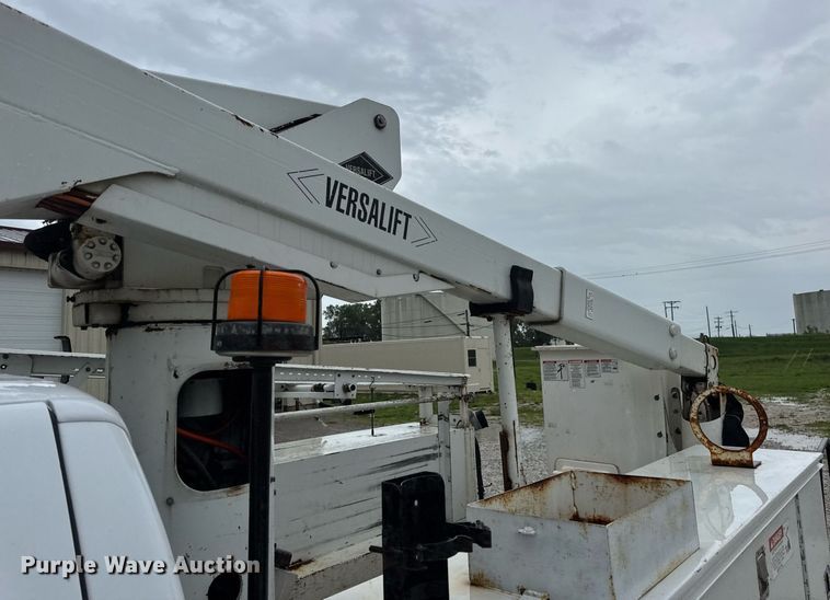 image for item DV4204 2002 Ford F550 Super Duty XL bucket truck