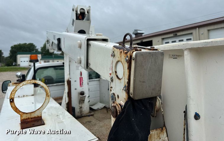 image for item DV4204 2002 Ford F550 Super Duty XL bucket truck