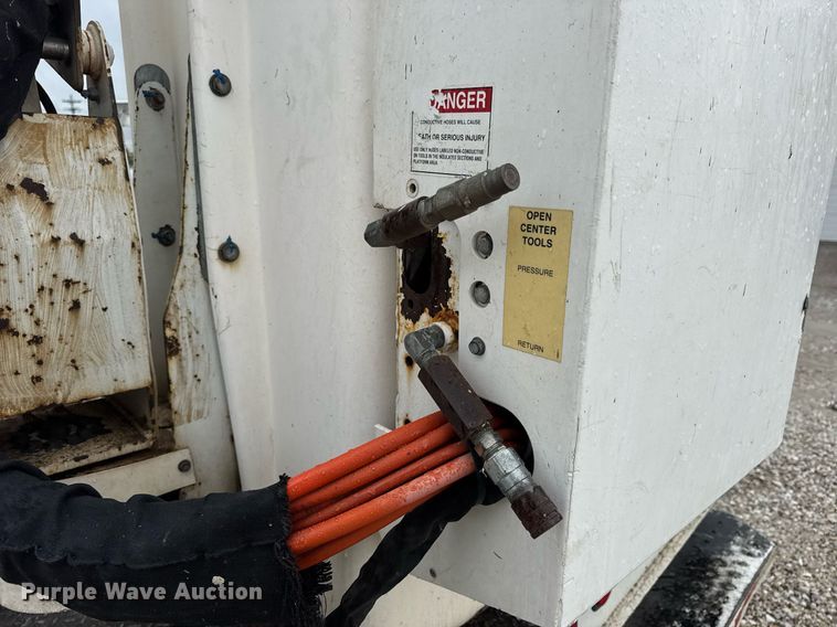 image for item DV4204 2002 Ford F550 Super Duty XL bucket truck