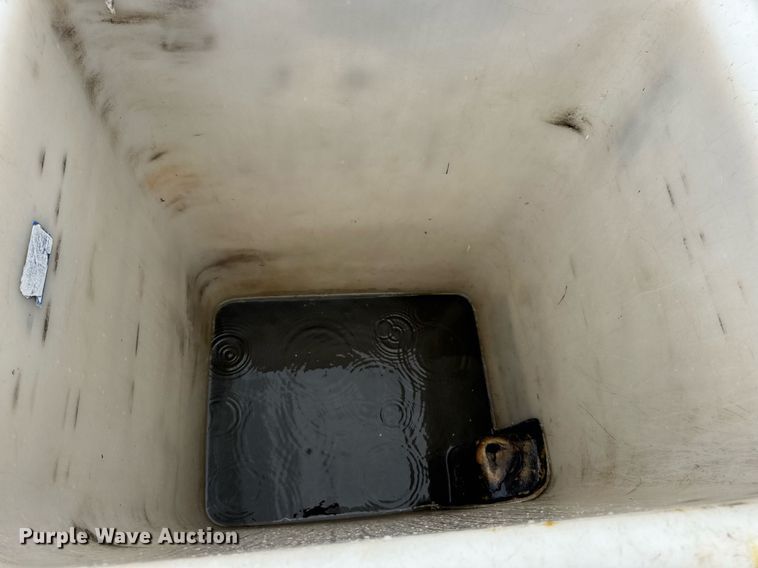 image for item DV4204 2002 Ford F550 Super Duty XL bucket truck