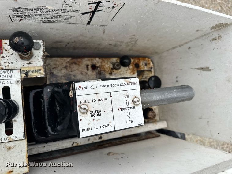 image for item DV4204 2002 Ford F550 Super Duty XL bucket truck