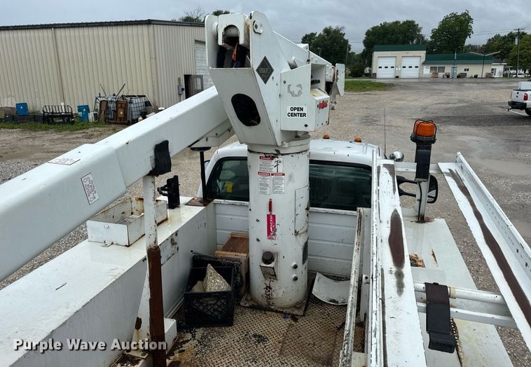 image for item DV4204 2002 Ford F550 Super Duty XL bucket truck