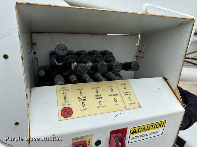 image for item DV4204 2002 Ford F550 Super Duty XL bucket truck