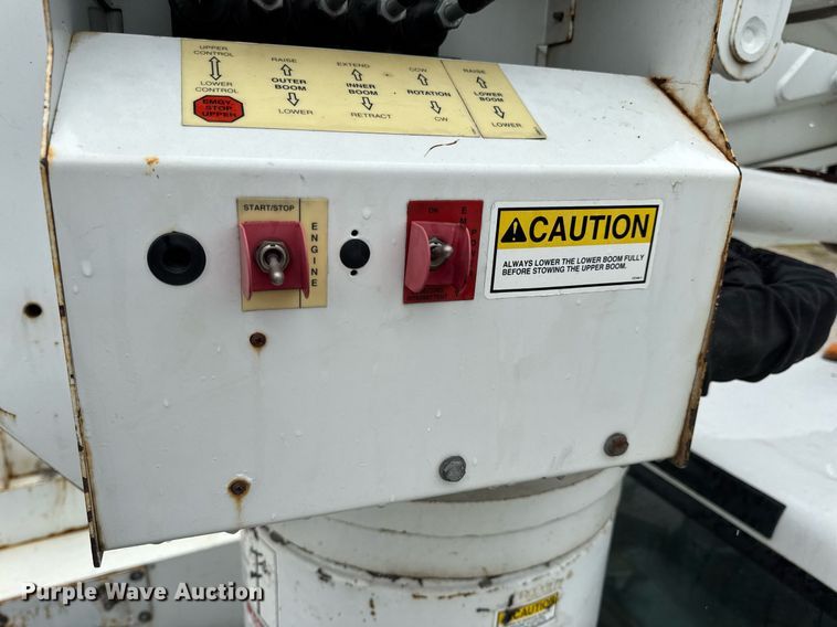 image for item DV4204 2002 Ford F550 Super Duty XL bucket truck