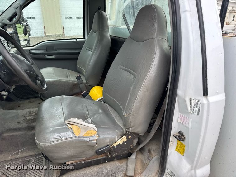 image for item DV4204 2002 Ford F550 Super Duty XL bucket truck