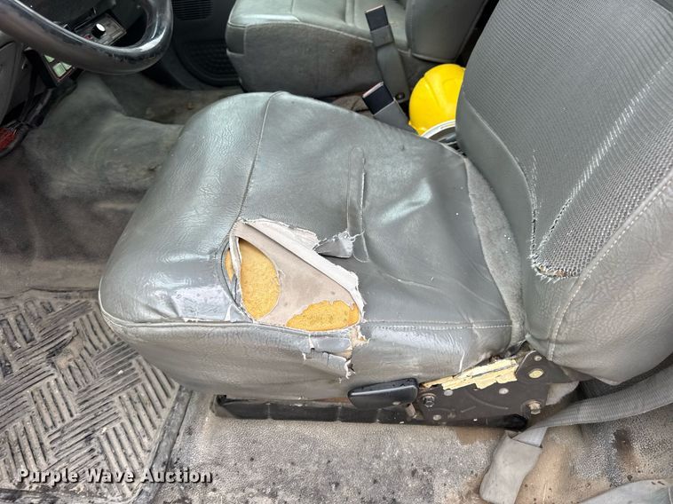 image for item DV4204 2002 Ford F550 Super Duty XL bucket truck