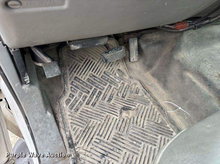 image for item DV4204 2002 Ford F550 Super Duty XL bucket truck