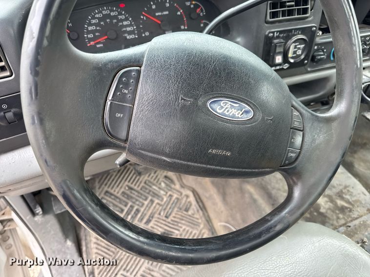 image for item DV4204 2002 Ford F550 Super Duty XL bucket truck