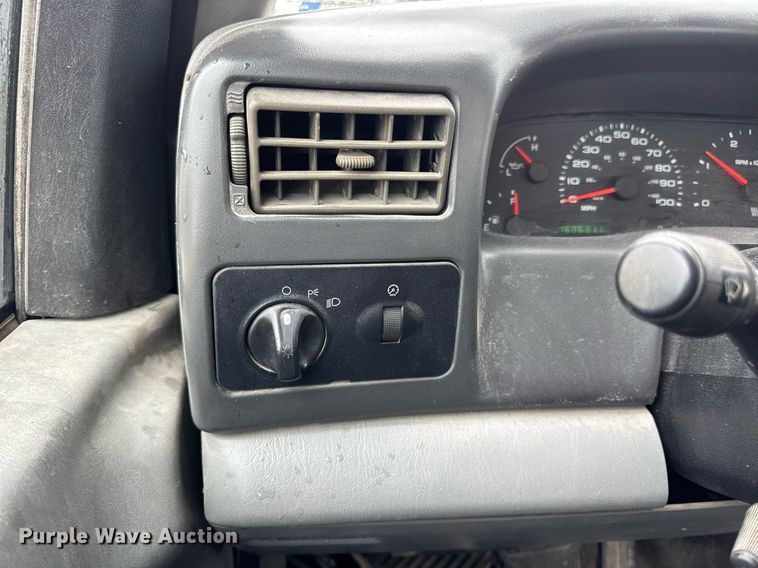 image for item DV4204 2002 Ford F550 Super Duty XL bucket truck