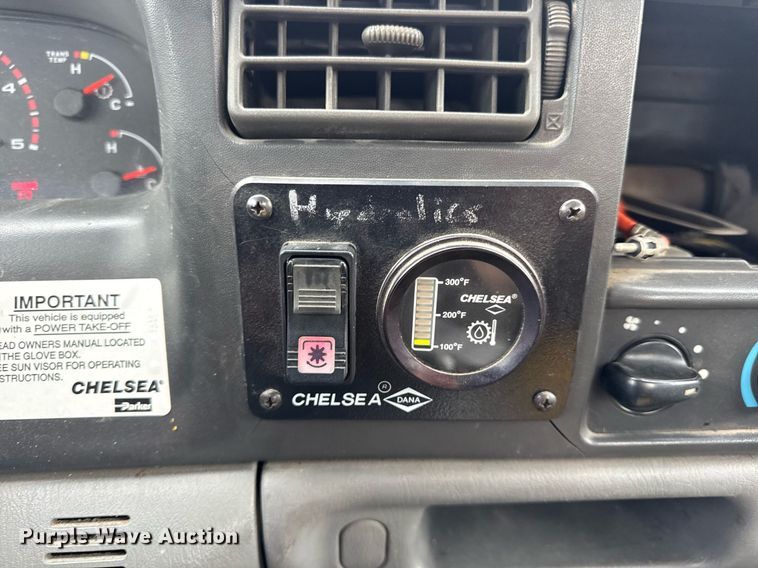 image for item DV4204 2002 Ford F550 Super Duty XL bucket truck