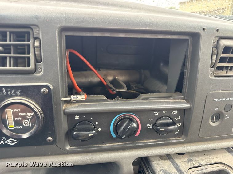 image for item DV4204 2002 Ford F550 Super Duty XL bucket truck